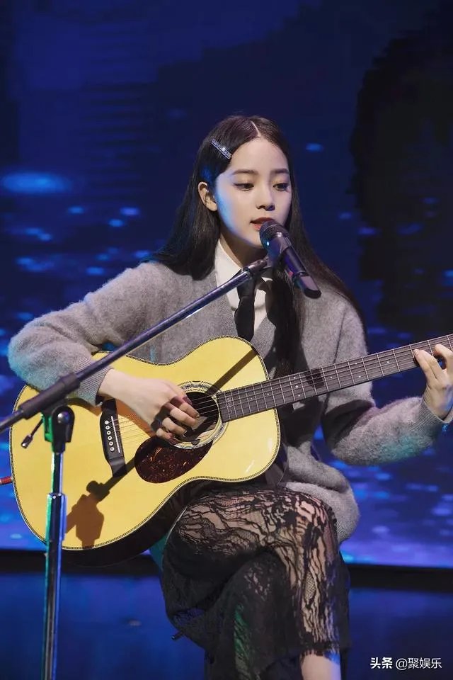 欧阳娜娜家里有钱，她身材好、长相甜美，你喜欢她吗？