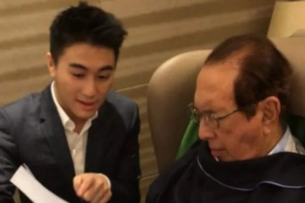 如何看待何猷君发文辟谣患新冠肺炎这件事情？