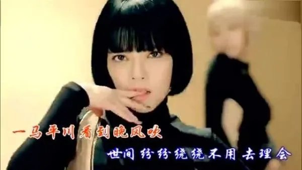 凤凰向南飞彩云在跟随.倾听山河水天堂有多美是什么歌的歌词