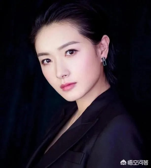 《乘风破浪的姐姐里面，为什么万茜那么受女明星的欢迎？