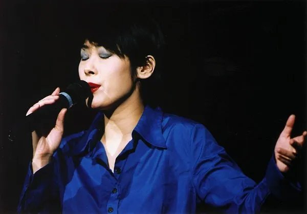 还记得港星关淑怡吗?当初跟和尚生下儿子,隐藏12年孩子后来怎么样?