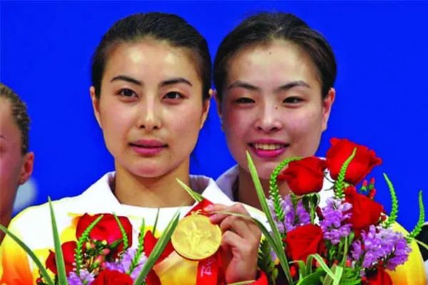 曝吴敏霞老公丁余权照片 称普通人异地恋不易