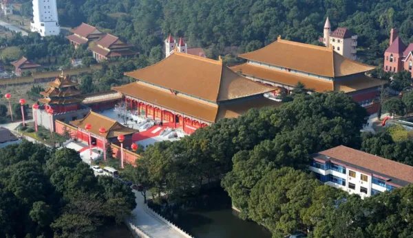 请问有谁知道华西村 主要靠什么发家致富？支柱产业是什么？谢谢了~~~~