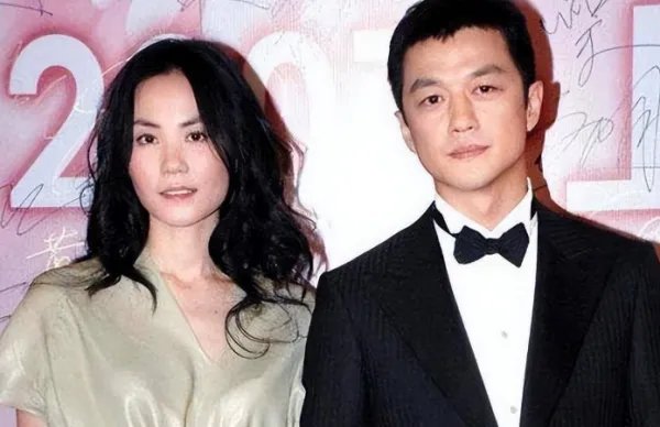 谢霆锋豪宅曝光，疑似住在李亚鹏旧宅，李嫣继承天后基因社交一流，怎么看？