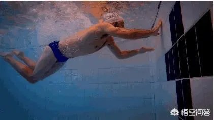 游泳掉头技巧图解？