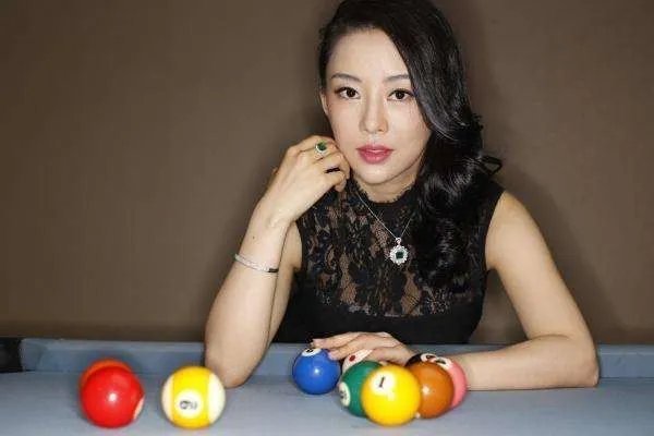 被称为台球女王的潘晓婷，除了颜值她的球技怎么样？