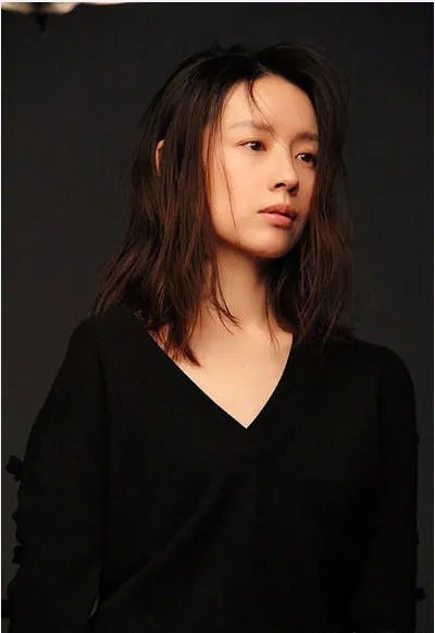 董洁为何相隔5年之久终于发微博了？