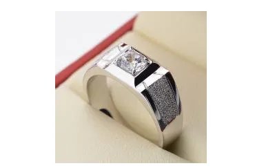 网购钻戒拒不发货 店主后悔称标错价