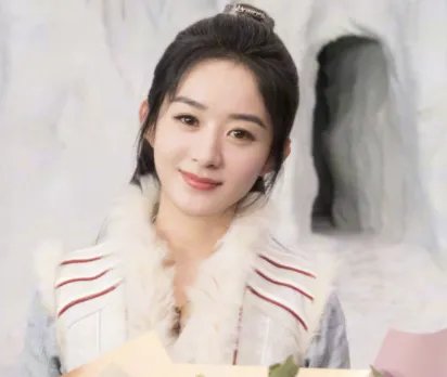 冯绍峰牵着赵丽颖散步自觉走外侧，有没有酸到网友？