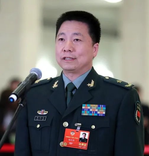 中国将在什么时候开展第三批航天员选拔？