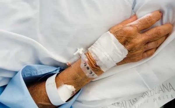 网红抗癌博主被质疑造假