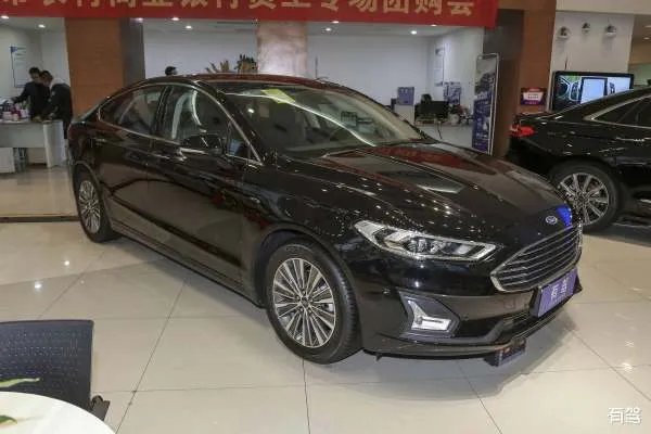 福特蒙迪欧的内饰配置高吗?它的空间大吗?