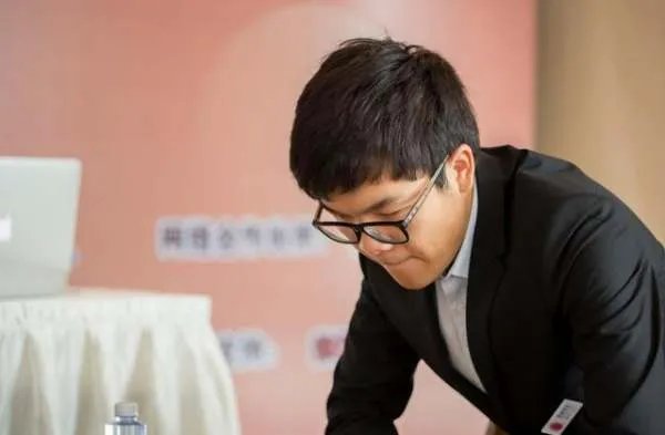 柯洁赢了申旻埈后，是不是很快就能拿到世界冠军了？