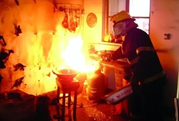 长春一餐厅突发大火致17死3伤，液化气爆炸的威力有多大？