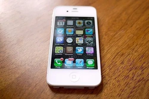 iPhone 4S领衔 时尚热销音乐手机推荐