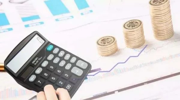 包工头爬50米塔吊讨薪被拘，该如何保障农民工讨薪难的问题？