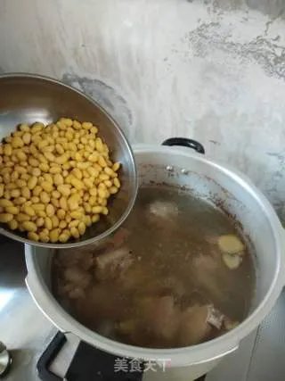 海带黄豆排骨汤