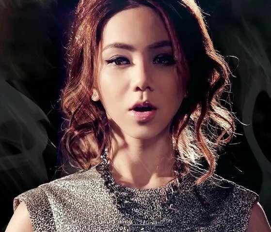 金秀贤邓紫棋交往照片曝光 被爆二人私底下已同居