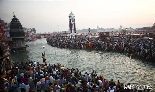 印度的恒河水葬真的对生活在恒河边的居民没有什么大的影响吗?印度政府部门允许这样的做法吗?