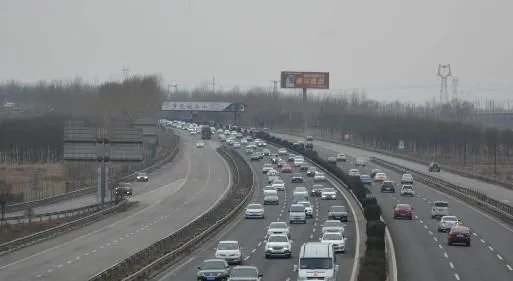 清明节放假，高速路收费吗？