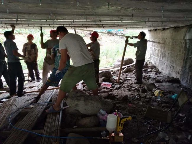 使用卡本科技的粘钢胶和灌钢胶有什么异同点呢？