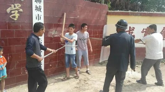 河北一中学外发生无故行凶事件，3名学生受伤，行凶者是否患有精神疾病？