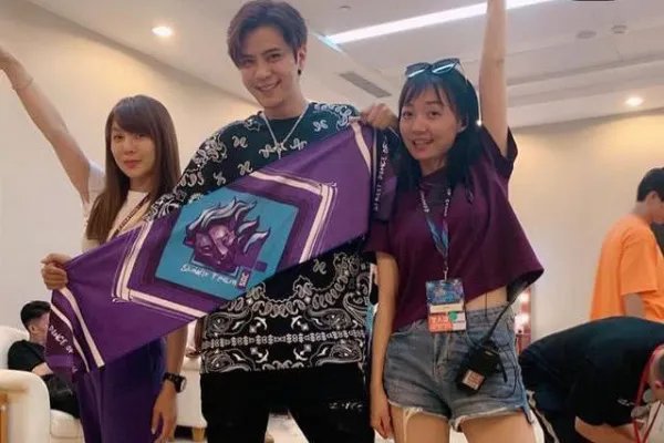 罗志祥与周扬青被曝疑似分手，为何有人说是经纪人造成的呢？