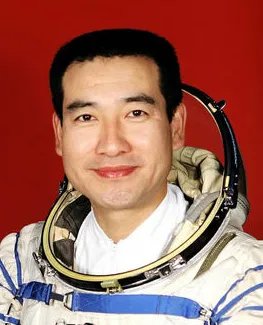 神舟七号航天员是谁