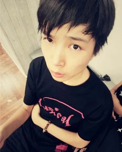 左溢和王俊凯合照曝光 两人关系大揭秘