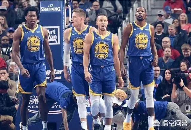 勇士102:111活塞,库里复出得27分,怎么评价库里本场比赛的表现?