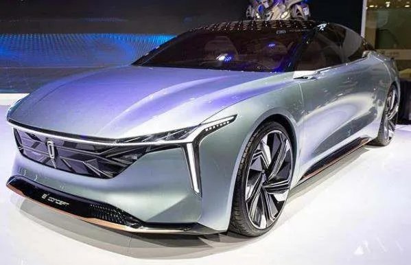 全新奔腾B70亮相、E01上市 奔腾进军新能源市场