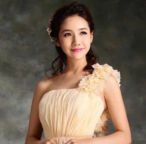 伴娘的发型图片大全  伴娘简单发型步骤