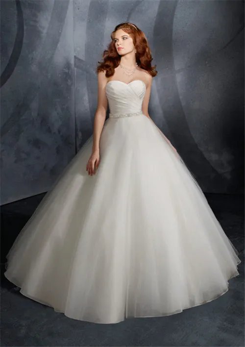 西安婚纱礼服租赁一般多少钱   租赁婚纱礼服要注意什么