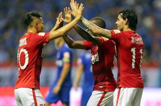 广州恒大2-0大胜上海申花，两队的实力差距有多大？