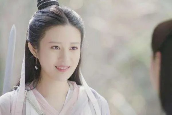 邬靖靖出道就被姑父捧红，如今的她怎样了？