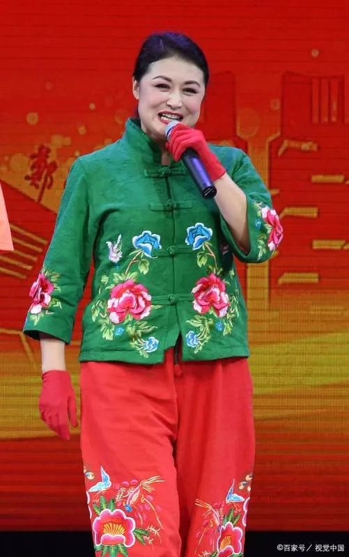 于月仙年轻时颜值惊艳，五官精致，与谢大脚判若两人，她为何要扮丑？