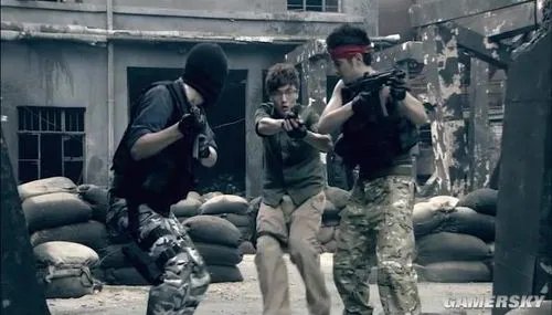 《爱情公寓3》惊现真人版CS 学习小胖作弊瞄准