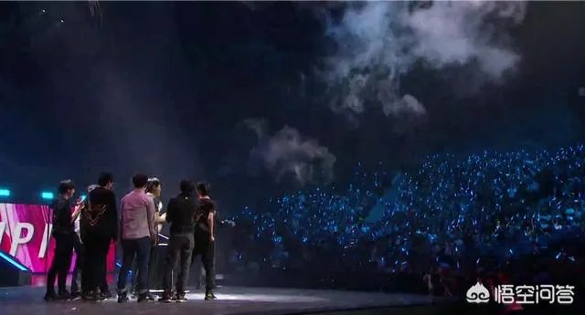 RNG仅有三人录制天天向上，蔡徐坤粉丝发放RNG宣传资料，你怎么看？