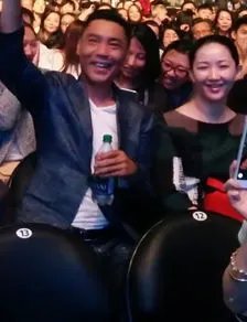 屠洪刚现任妻子个人资料 屠洪刚现任妻子照片图 屠洪刚现任妻子小