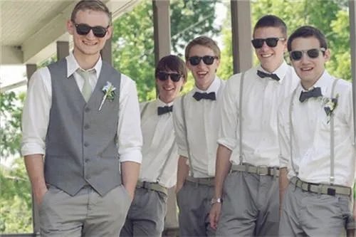 订婚男方穿什么衣服好 订婚女生穿什么衣服