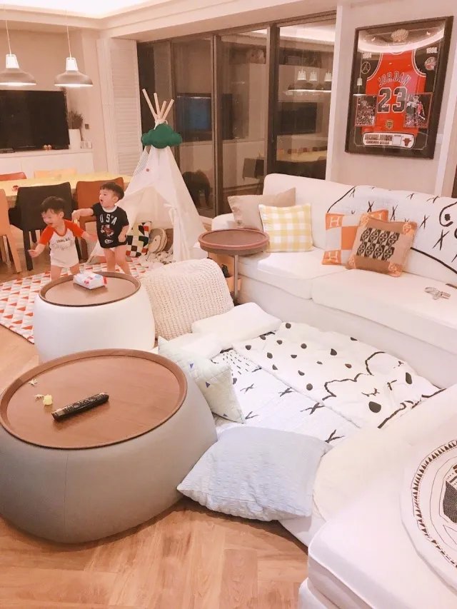 周杰伦气哭,同是养两孩为嘛范玮琪的豪宅还那么仙