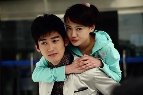 张翰与郑爽之间的关系，为何还会引发网友的热议呢？