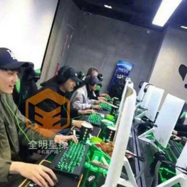 丁俊晖网吧玩游戏上热搜，娱乐圈有哪些喜欢“泡网吧”的艺人？