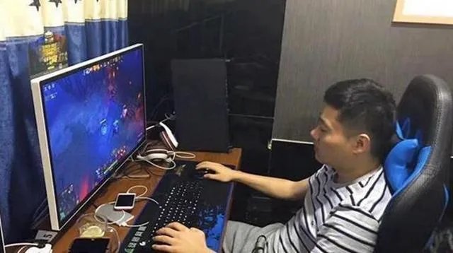 丁俊晖网吧玩游戏上热搜，娱乐圈有哪些喜欢“泡网吧”的艺人？