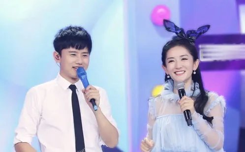 谢娜挺超大孕肚现身深圳，张杰紧随呵护爱妻，他们的感情为何一直这么好？