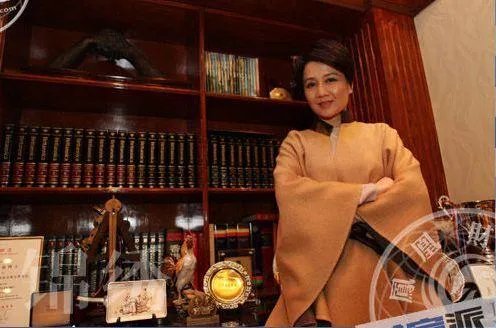 何鸿燊四太梁安琪怎么怀孕的多少岁嫁给赌王 梁安琪的传奇人生