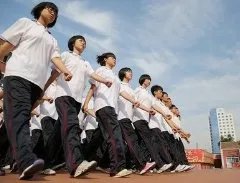 “行如风，卧如弓”，这句话是什么意思？