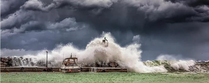 梦见暴雨发大水预示什么 梦见暴雨发大水有什么征兆