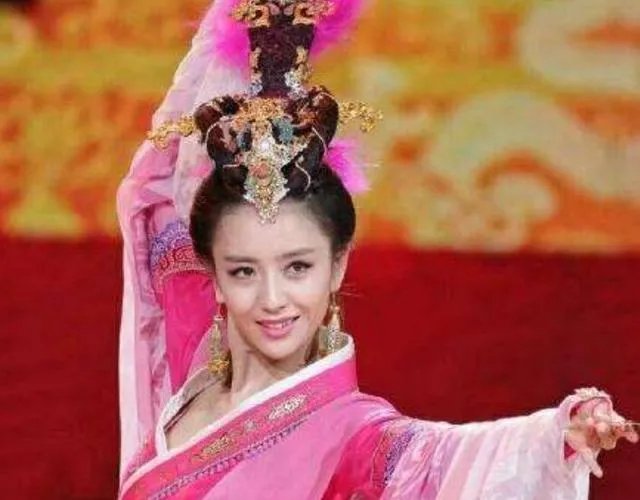 为什么说即使掉双下巴，佟丽娅也比李湘大S霍思燕漂亮？