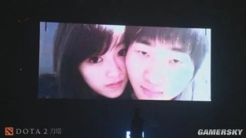《Dota2》发布会现场牵红线 Zhou神女友赠感动